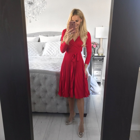 LAST ONE!!! Elegant Pleated Midi Red Dress - Picture 4 of 8